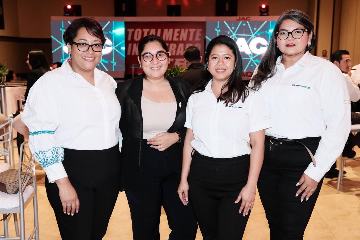 Loreli Aguilera, Jennifer Estévez, Angie Hernández y Laura Mejía