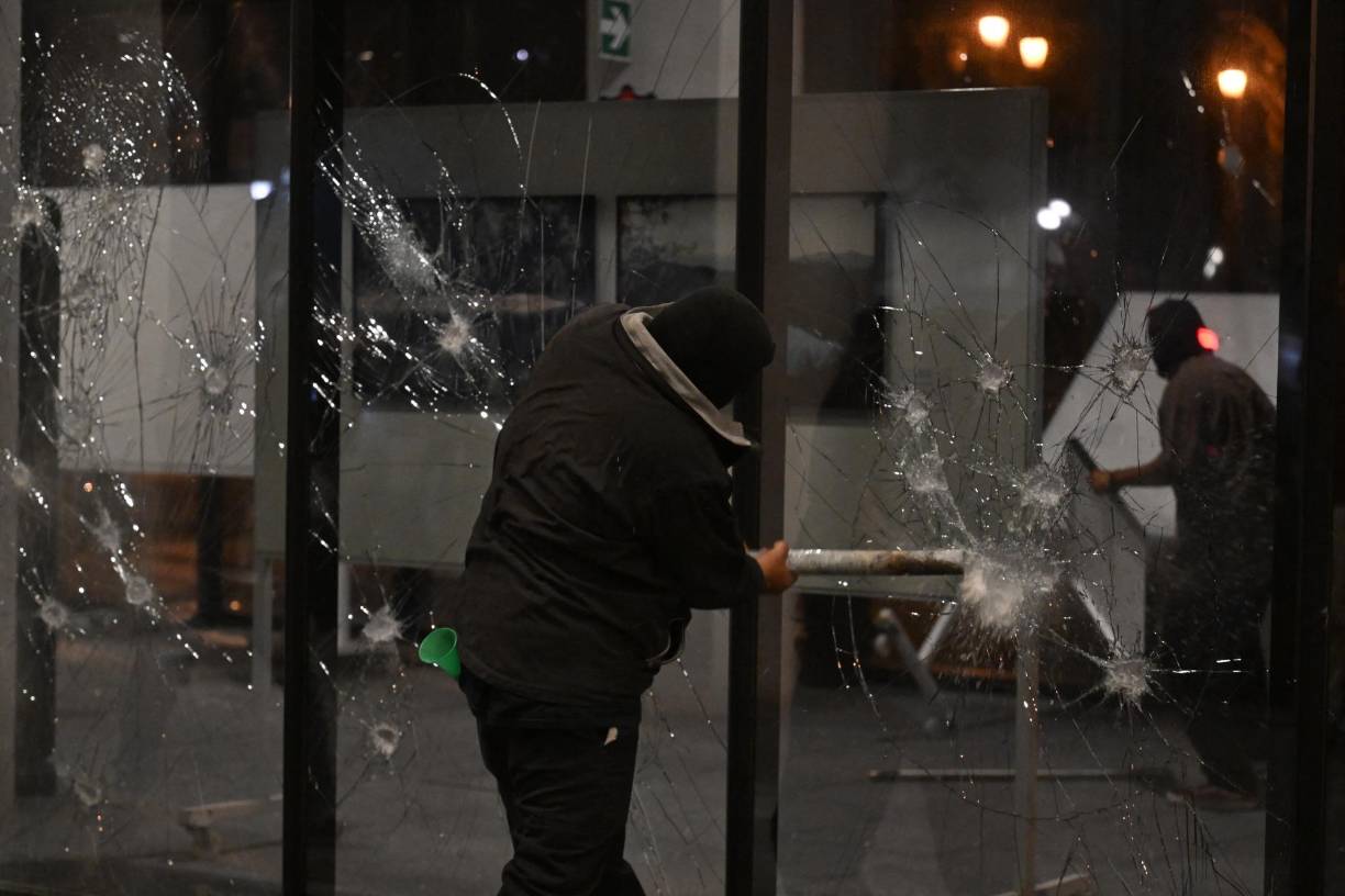 El mandatario también descartó que se pueda cometer un “golpe de Estado” a alguien que no ha asumido la presidencia y reconoció que los incidentes se comenzaron a salir de “control y provocar caos” perjudicando la economía del país.