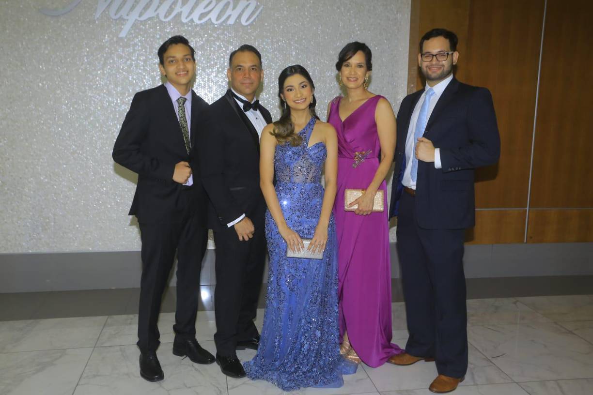 Escuela Santa María del Valle celebra su “Grad Night 2023”