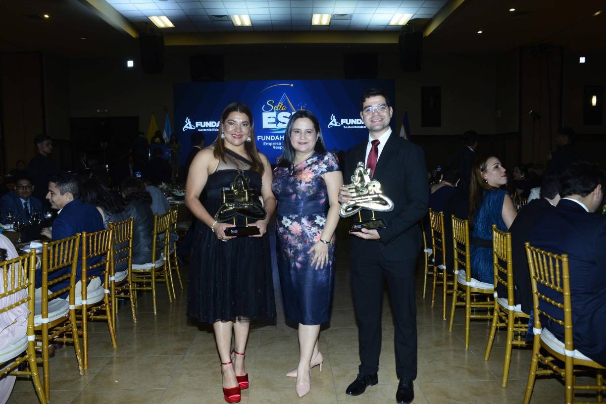 Johana Ordóñez, Jessy Navarro y Steffan Padgett