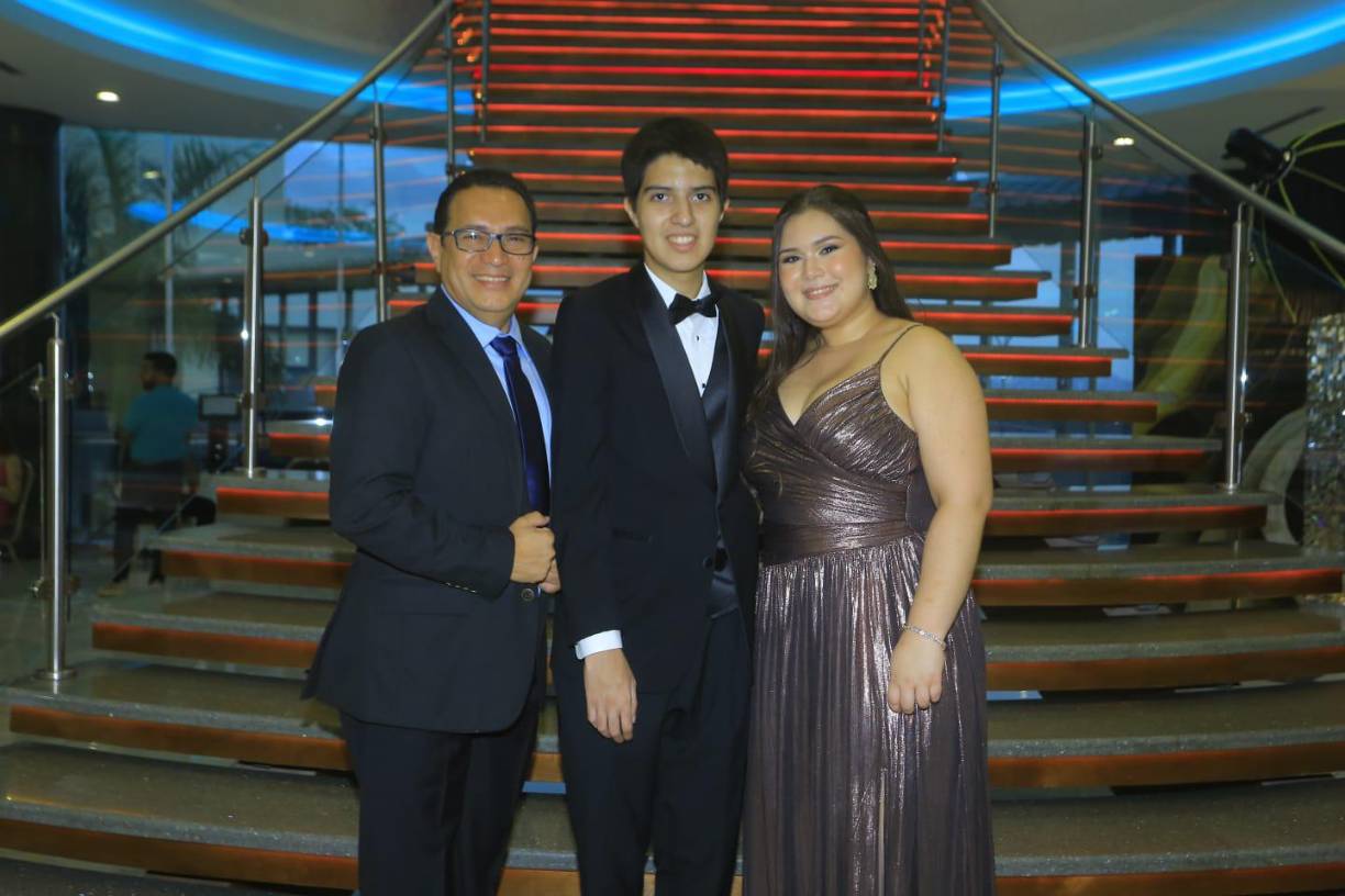 Escuela Santa María del Valle celebra su “Grad Night 2023”