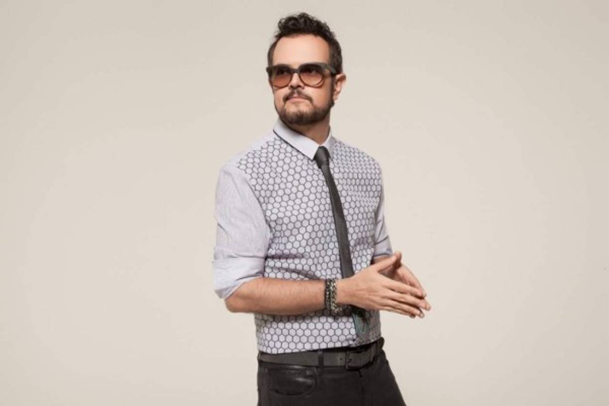 Por su parte, el cantautor Aleks Syntek dijo adiós al actor con un emotivo mensaje. 'Hoy despedimos a uno de los grandes exponentes de la comedia mexicana.<br/>'Con mucha tristeza decimos adiós, y con mucha alegría lo recordaremos. Descanse en paz, Manuel 'El Loco' Valdés.<br/>