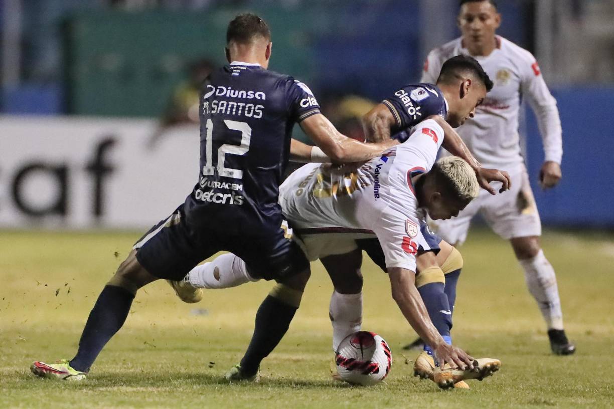 Cabe señalar que la vuelta entre Olimpia y Motagua se disputará el próximo martes 11 de octubre a partir de las 8:15pm en el estadio Nacional de Tegucigalpa.