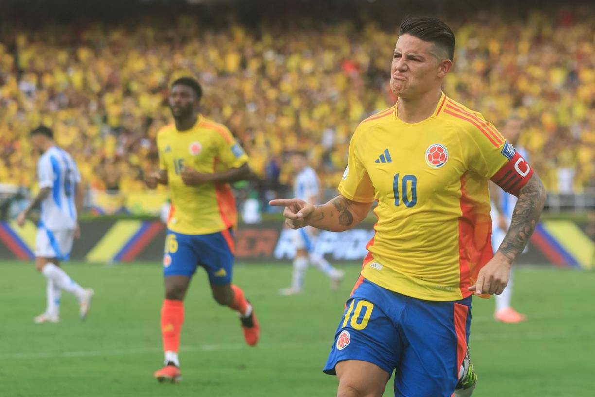 James Rodríguez puso el primer gol de Colombia, pero cometió un error que dio el empate transitorio a Argentina, y después se redimió al acertar ek penal que selló una balsámica victoria colombiana.