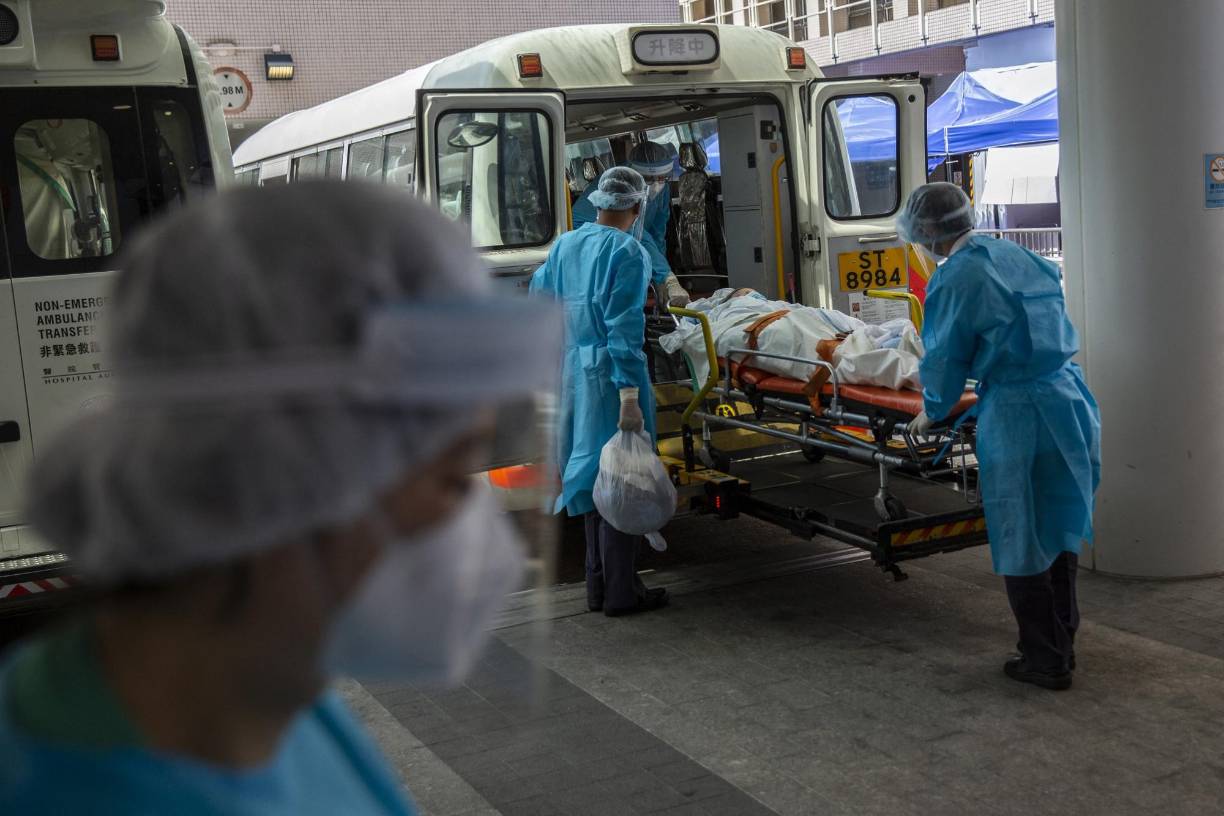 Hasta ahora, China enviaba a los pacientes que daban positivo a los hospitales. Pero el ministerio de Salud indicó el martes por la noche que los casos leves serán sometidos a simple cuarentena.