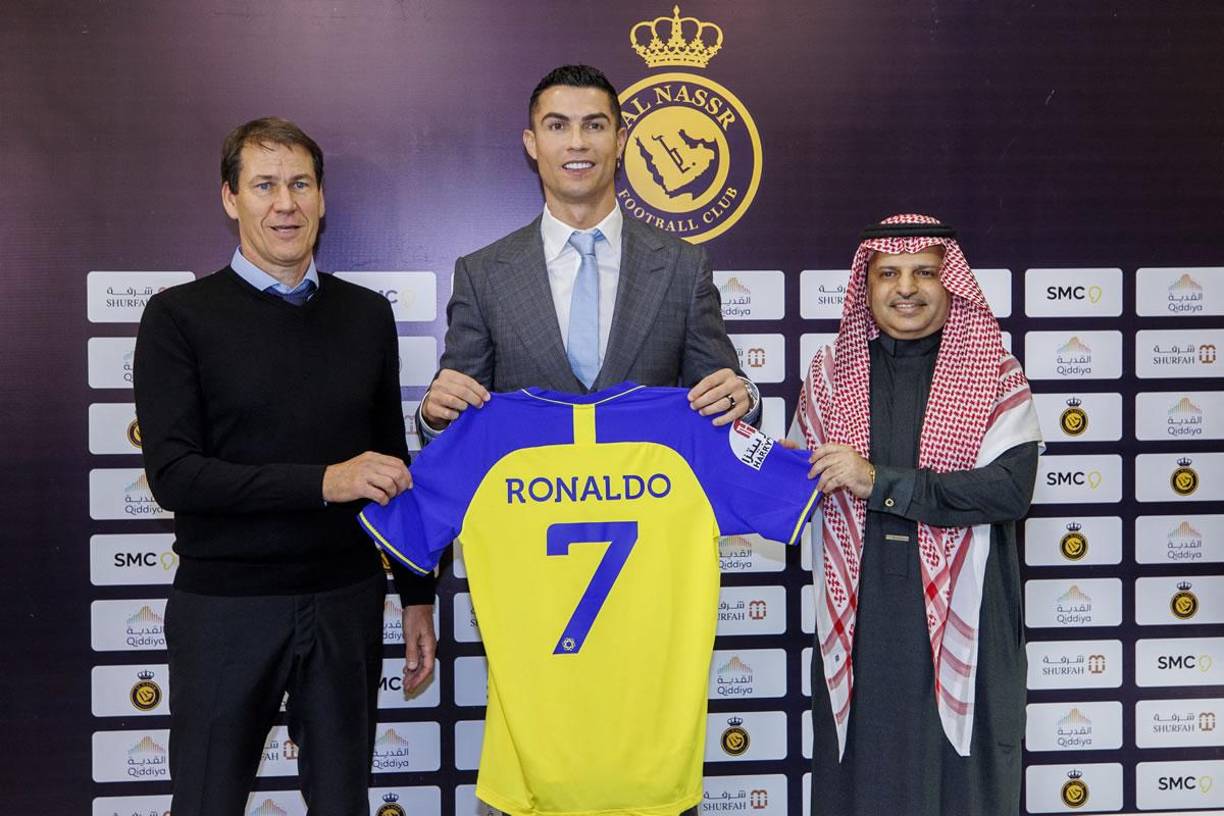 El Al Nassr FC, club donde milita el delantero portugués Cristiano Ronaldo, ha anunciado este jueves que el técnico francés Rudi Garcia “ha dejado el club de común acuerdo”, siendo reemplazado por el croata Dinko Jelicic, técnico del equipo Sub-19.