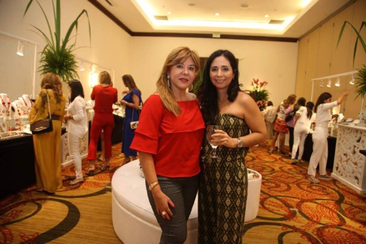 Ruth Valladares y Gina Reyes.