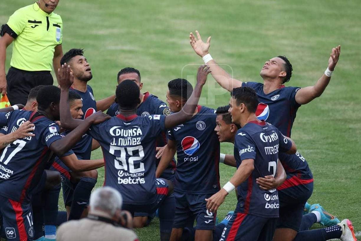 El gol de Roberto Moreira llegó apenas a los cinco minutos de haber comenzado el juego.
