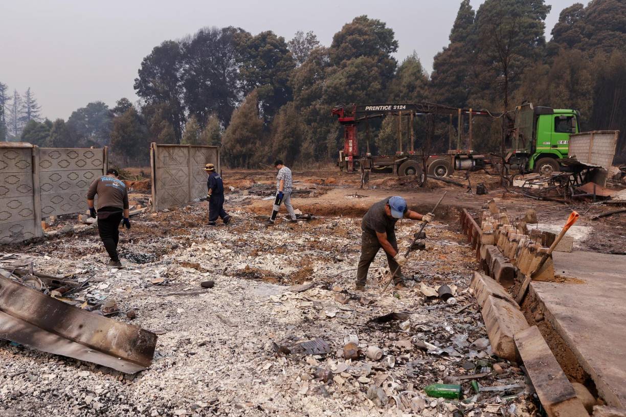  La declaración de catástrofe permite disponer recursos adicionales para controlar la emergencia, restringir el libre tránsito de las personas y utilizar a las fuerzas militares para contener el desastre.