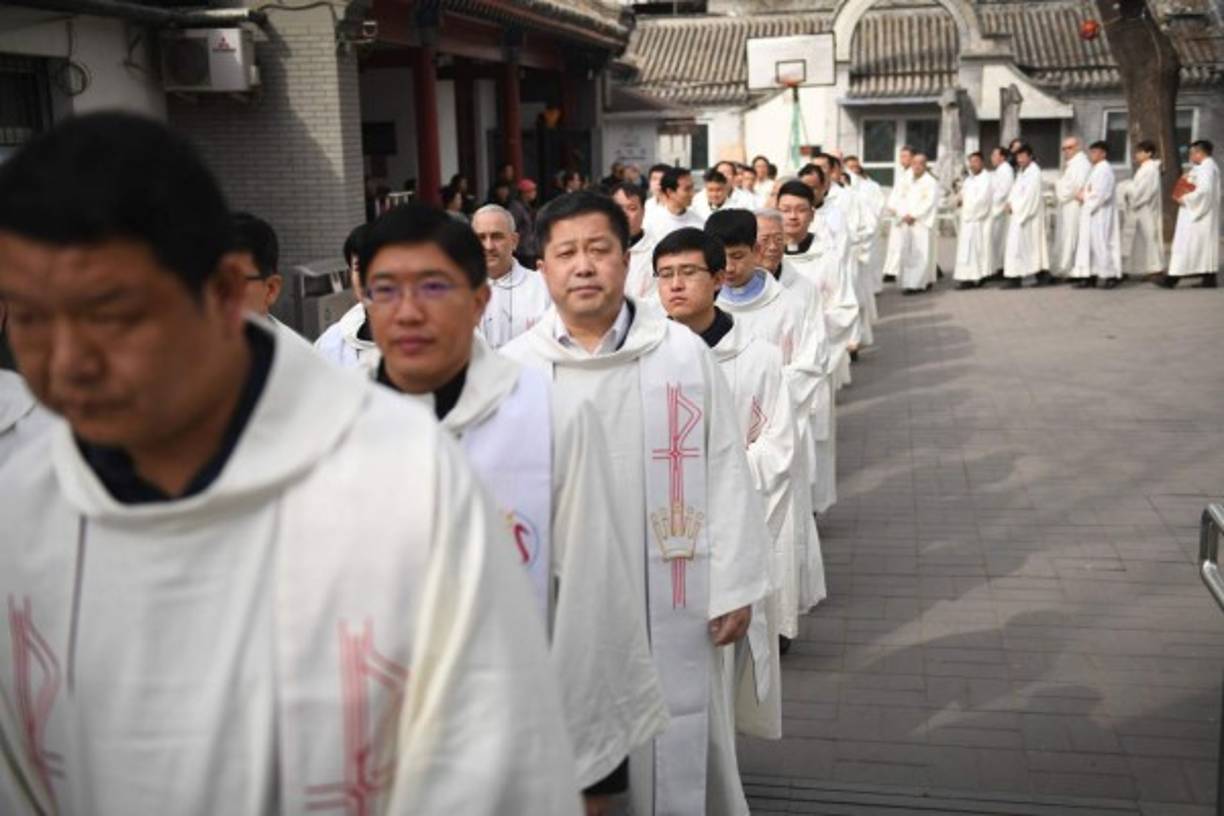 3. China: Oficialmente el Gobierno de Xi Jinping no observa la Pascua, pero permite que los católicos y evangélicos realizen sus procesiones de Semana Santa en sus iglesias.