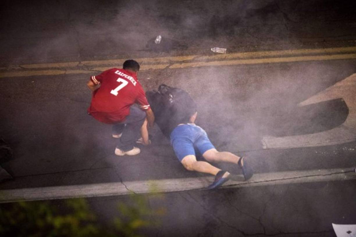 El alcalde demócrata de Phoenix, Greg Stanton, afirmó ayer que no era el momento para que Trump visitara la ciudad, previendo los episodios de violencia desatados en las protestas.