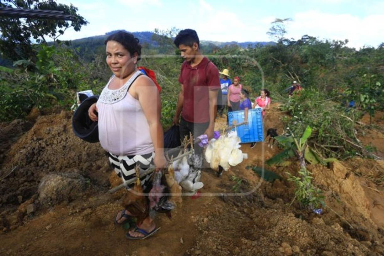 Viviendas de adobe con concreto terminaron sepultadas y otras arrastradas hasta ser destruidas.