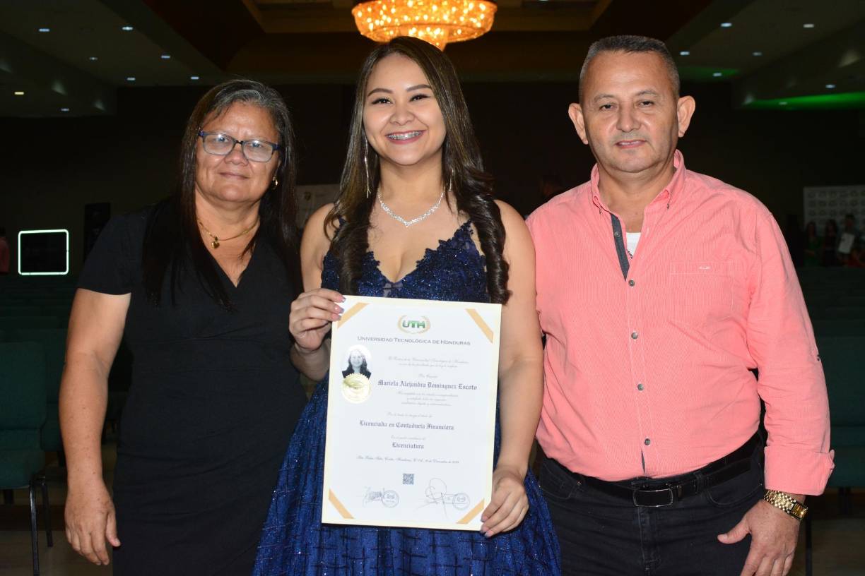 Isela Escoto, Mariela Domínguez y Jesús Domínguez