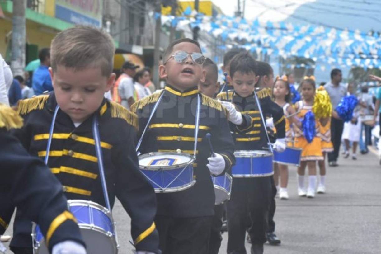La popular avenida San Isidro de La Ceiba, fue testigo de la alegría y el fervor cívico que le rindieron a la Patria esta mañana los centros de educación preescolar de esta ciudad.<br/>