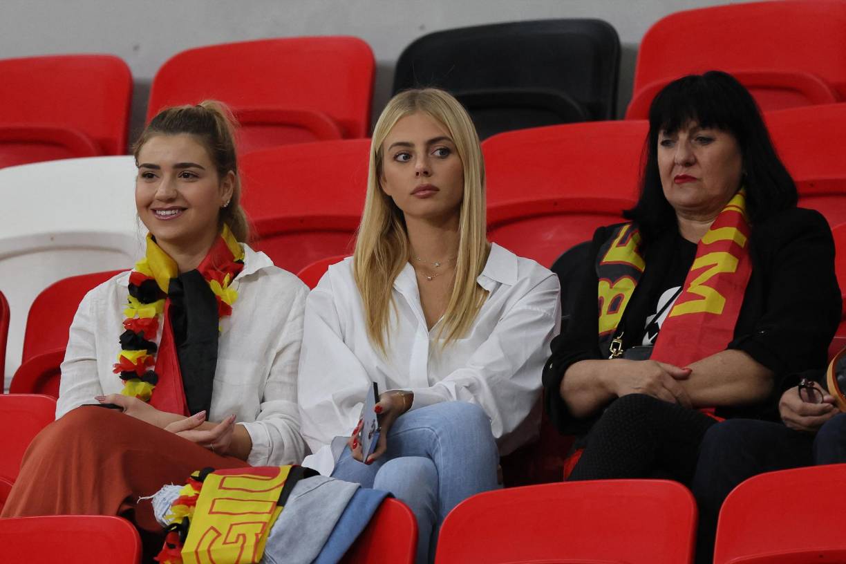 En la gradería se encontraba la esposa del arquero Thibaut Courtois, <b>Mishel Gerzig.</b>