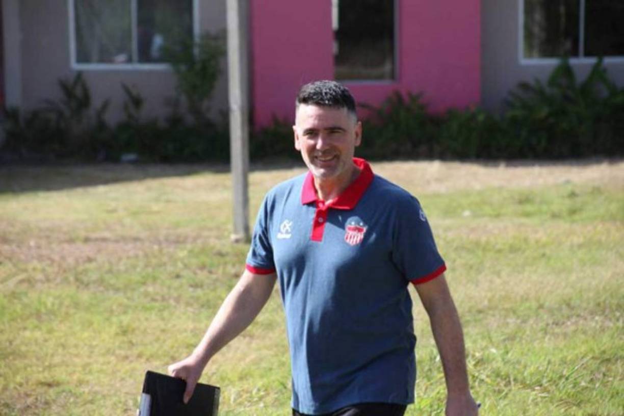 El Vida finalmente inició sus trabajos de pretemporada este miércoles de cara al Torneo Apertura 2019 de la mano de su nuevo director técnico, el uruguayo Fernando Araujo. “Venimos con la ilusión de poder cambiar eso, y poder poner al Vida en los primeros lugares de la competición”, dijo en su presentación.
