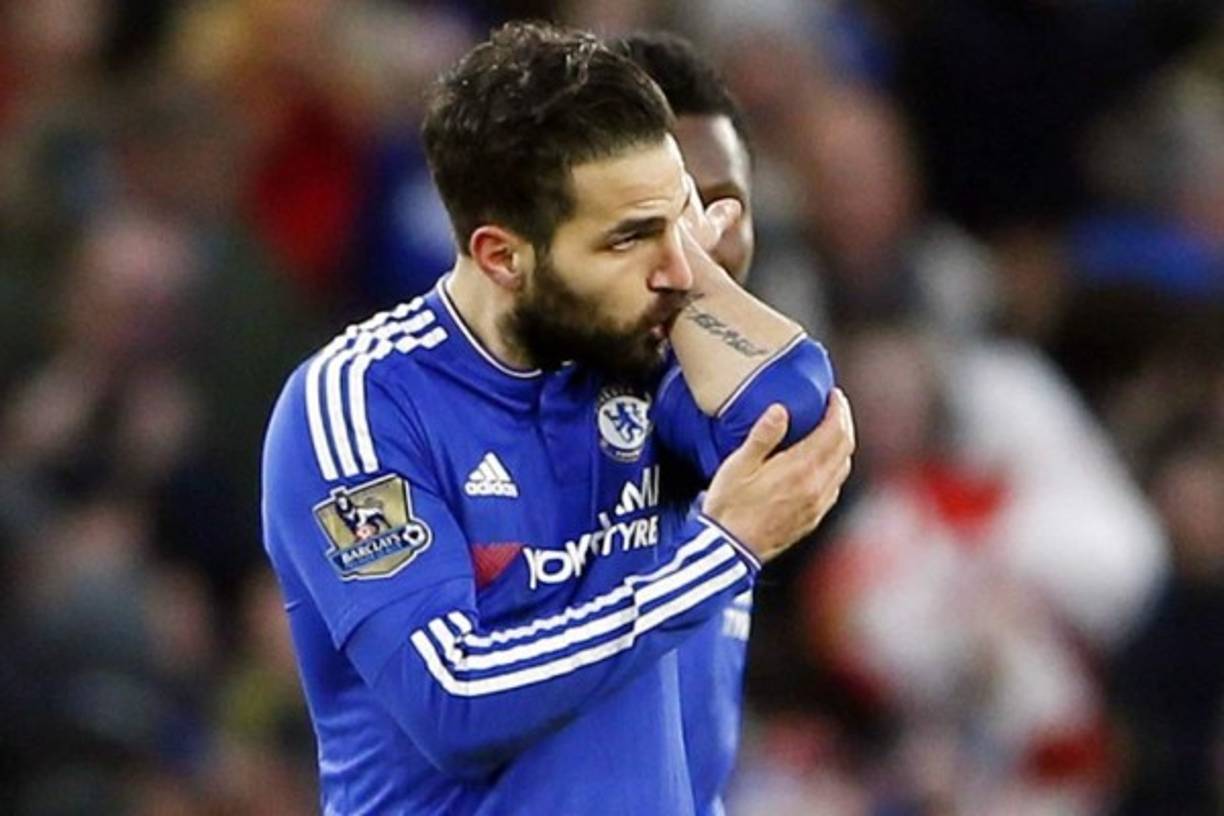 Cesc Fábregas es uno de los jugadores por los que suspira el AC Milán para reforzar su equipo la próxima temporada ya parece que ya se habrían producido los primeros contactos para conocer la cantidad por la que lo dejaría marchar el Chelsea.
