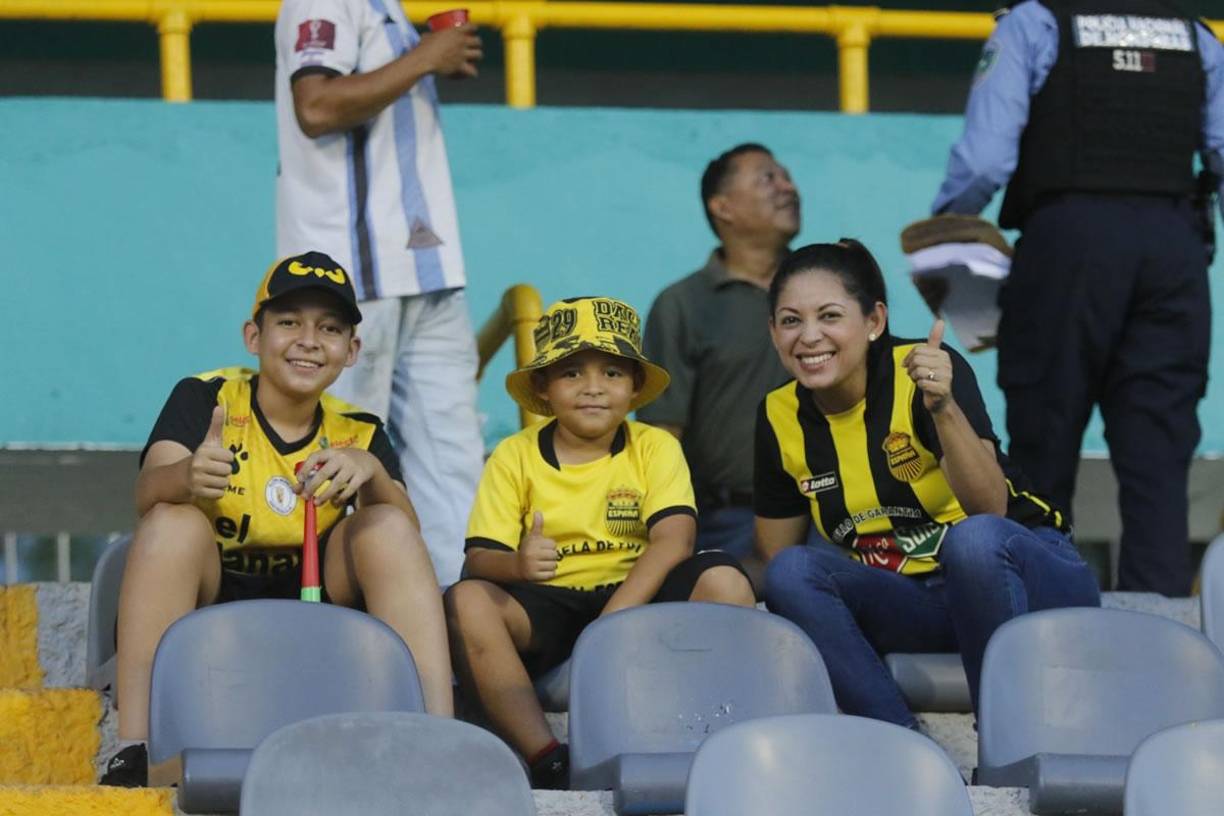 La afición del Real España se hizo sentir nuevamente en el estadio Morazán.