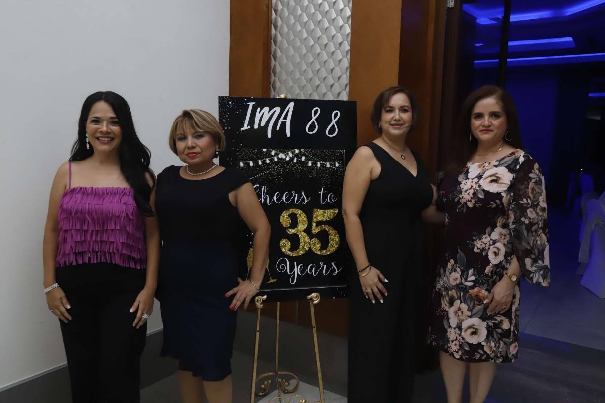 Xinia Chong, Ada Domínguez, Sandra Mejía y Mónica Toro