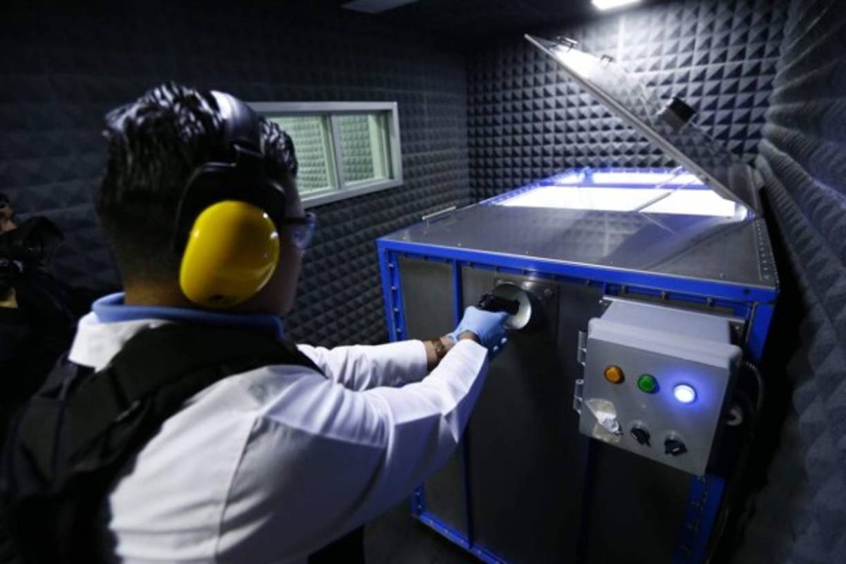 Este complejo tiene un costo aproximado en infraestructura de 5 millones 180 mil dólares, y consta de un componente especializado de cuatro pisos en los que funcionan las áreas de Química Forense, Documentología Forense, Dactiloscopia, Balistica Forense, Fotografia y Video Forense, Topografía forense,entre otros.