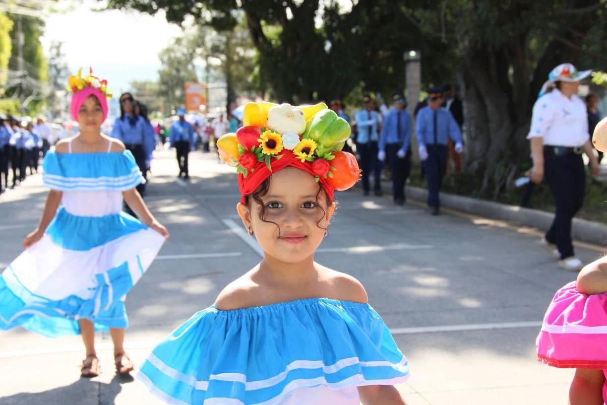 Los bellos rostros de las pequeñas enternecieron a los presentes en los desfiles patrios en Tegucigalpa. 