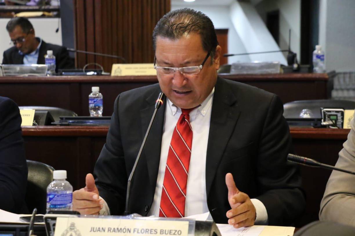 El congresista de Libre, Juan Ramón Flores, de Libre por el departamento de Comayagua, tampoco llegó a ninguna sesión legislativa en el periodo de referencia. Cabe señalar, que el diputado sufrió un accidente en noviembre de 2022 y ello justificaría su no presencia en el Parlamento. 