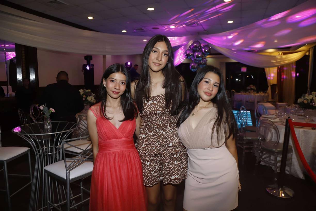 Alessandra Sáenz, Ana Aguilar y Vanessa Andino 