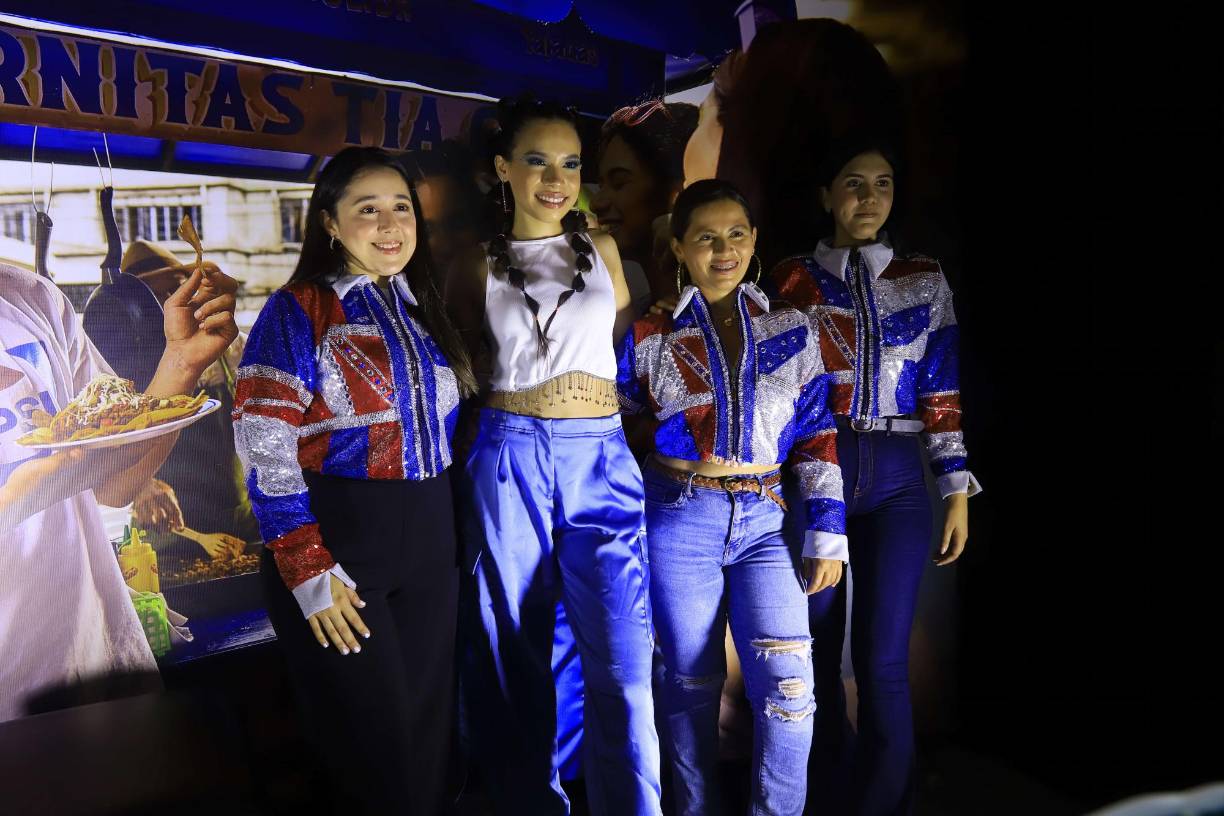 Al comienzo del evento se obsequiaron chaquetas alusivas a la marca Pepsi.