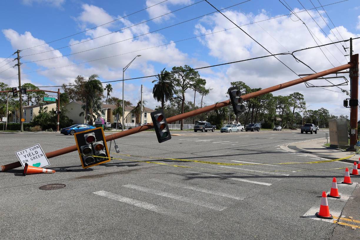 “He trabajado en el condado de St. Lucie por 21 años, he vivido muchísimas tormentas y jamás había visto algo así”, subrayó Erick Gill, portavoz de las autoridades locales. EFE