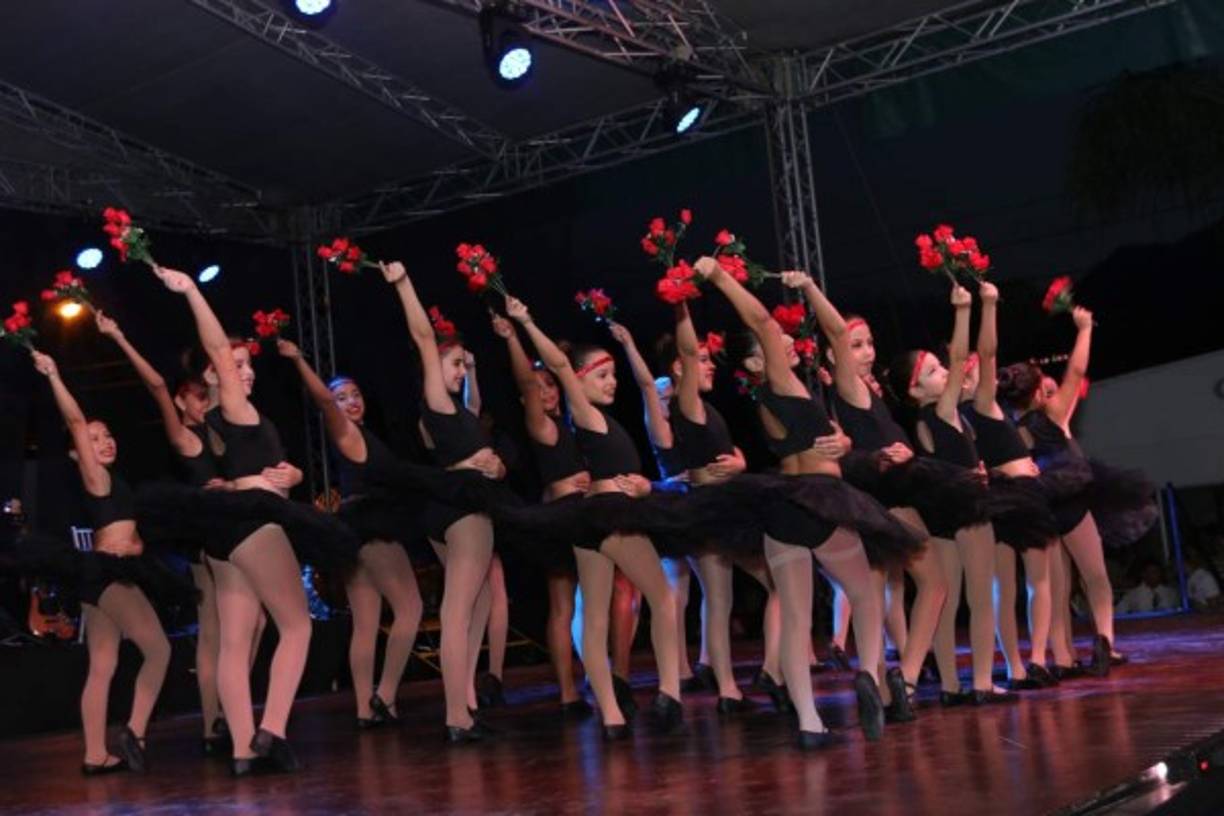 Las más pequeñas también subieron al escenario y demostraron su talento.