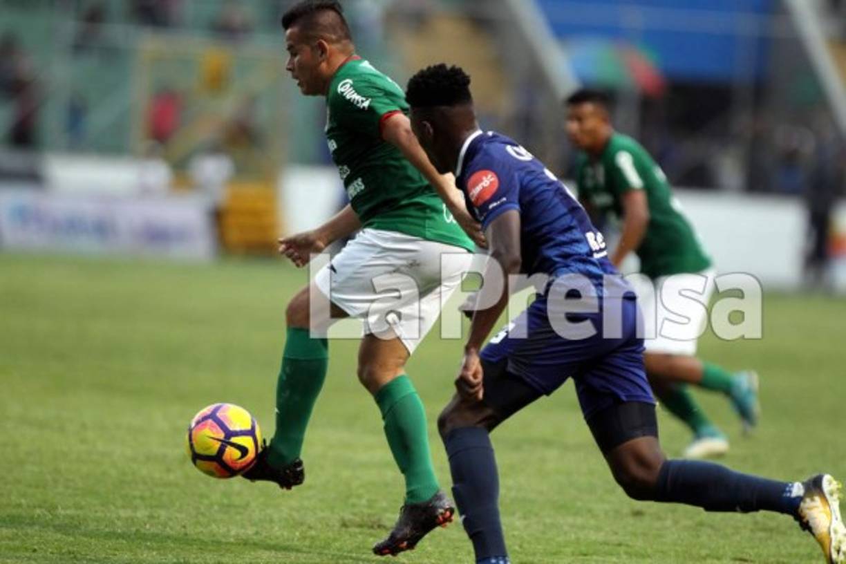 Kevin Espinoza se quitó a Félix Crisanto y dio la asistencia para el gol.