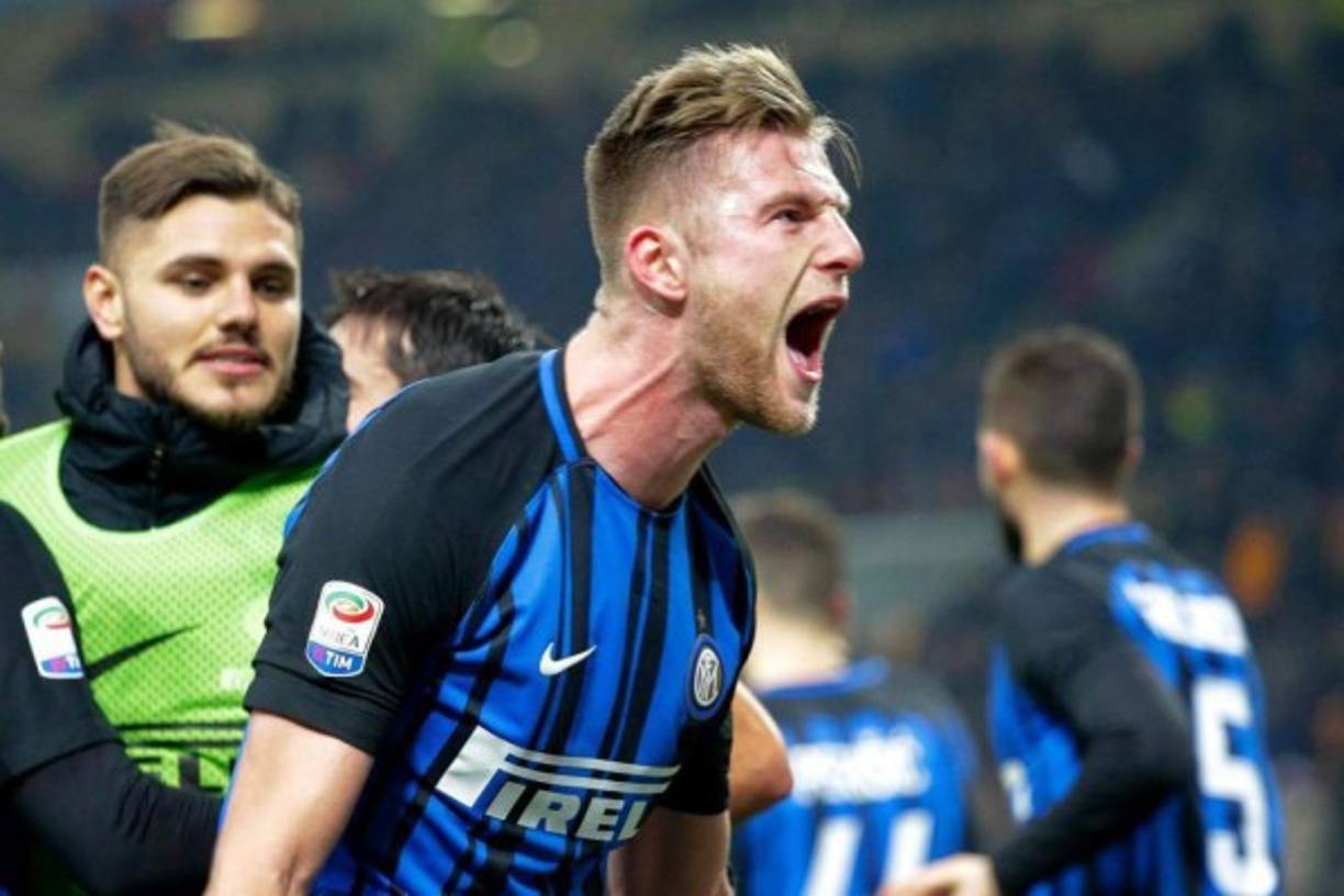 La Gazzetta dello Sport afirma que el Inter de Milán está haciendo todo lo posible por ampliar y mejorar el contrato de Milan Skriniar, zaguero que ha sido pretendido por el Manchester United quien ofreció 80 millones de euros por el jugador. El club tienen claro que si llega el momento de vender exigirán al menos 100 millones por su pupilo.