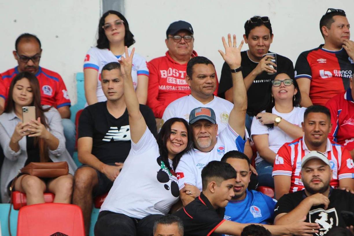 La alegría de los aficionados del Olimpia en el estadio Nacional Chelato Uclés.