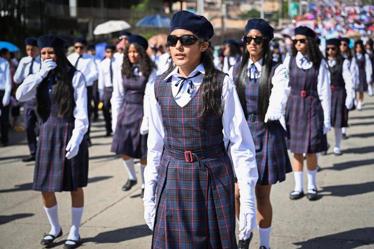 Los desfiles que se desarrollaron en distintos puntos de Tegucigalpa y Comayagüela finalizaron a las 12 del mediodía destacando aspectos como la cultura, la protección al medio ambiente, la promoción del reciclaje, los ideales de los próceres patrios y promoviendo la unidad. 