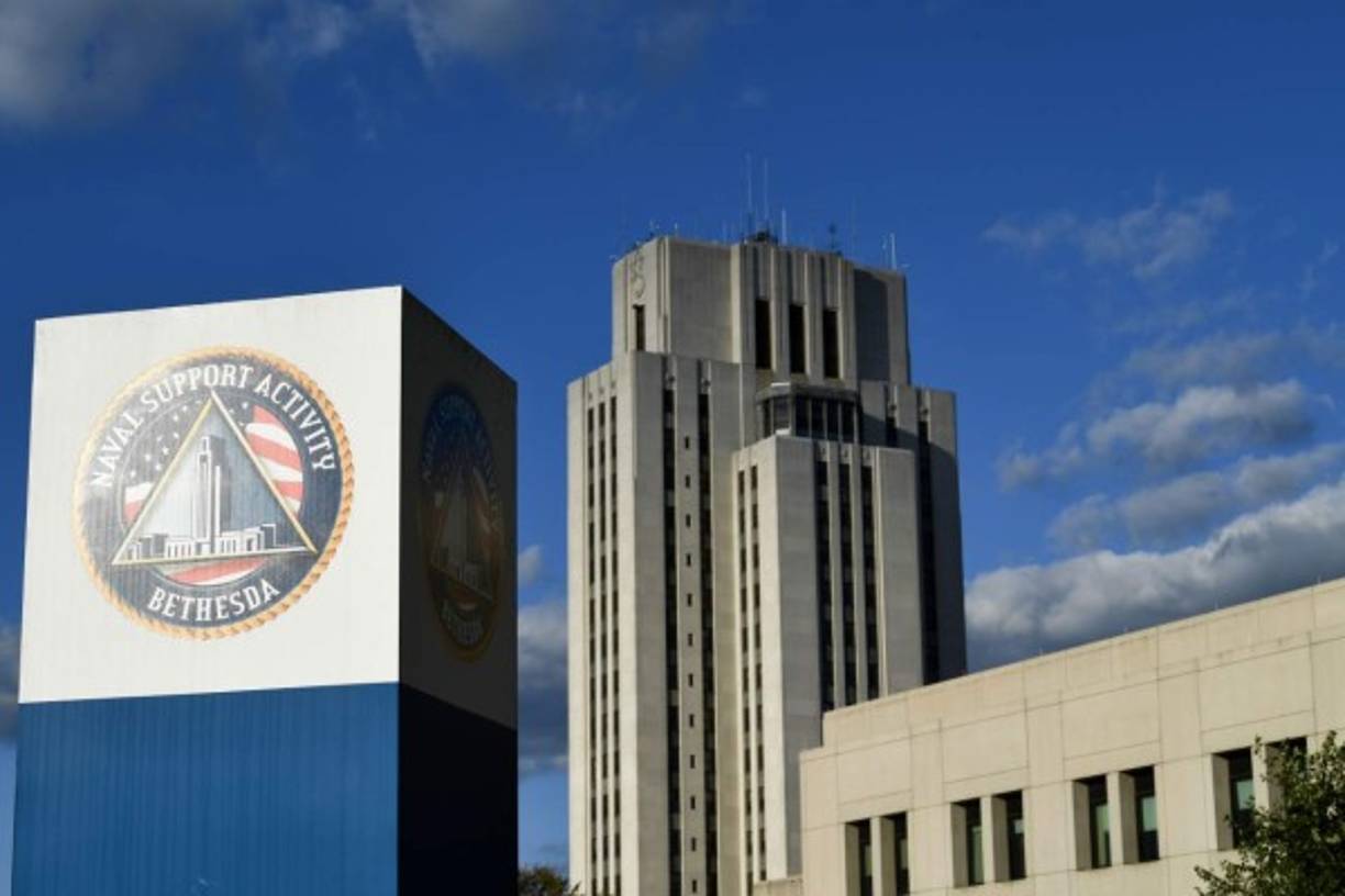 Trump afirmó sentirse mucho mejor tras recibir una dosis del cóctel de anticuerpos Regeneron, un tratamiento intravenoso que se encuentra en etapa de ensayos clínicos y no obtuvo aún luz verde de los reguladores.