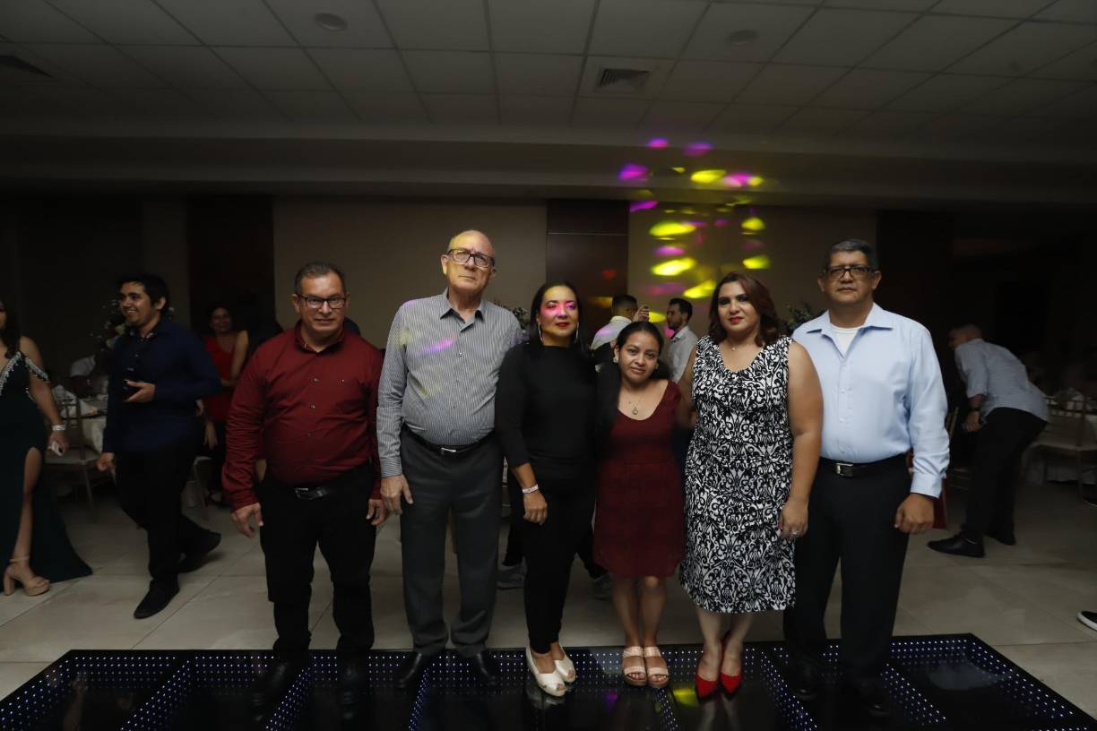 Victor Flores, Mario Romero, Linda Castro, Marlin Pérez, Tania Ramos y Guillermo Borjas