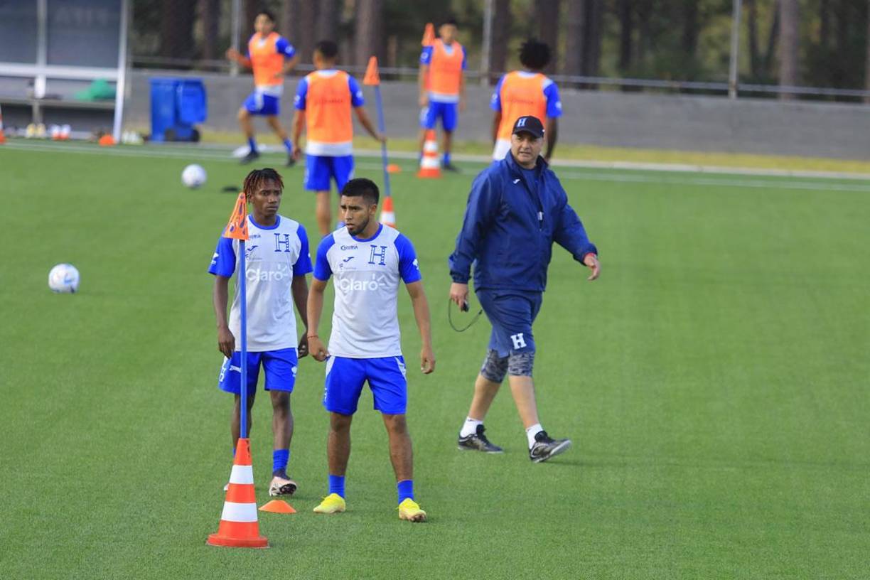 Diego Vázquez tendrá este martes y miércoles una sesión por día dentro de cancha para sacar conclusiones de cara al microciclo que se realizará en la capital Tegucigalpa los días 20, 21 y 22 de febrero, posiblemente en el Centro de Alto Rendimiento del Olimpia.