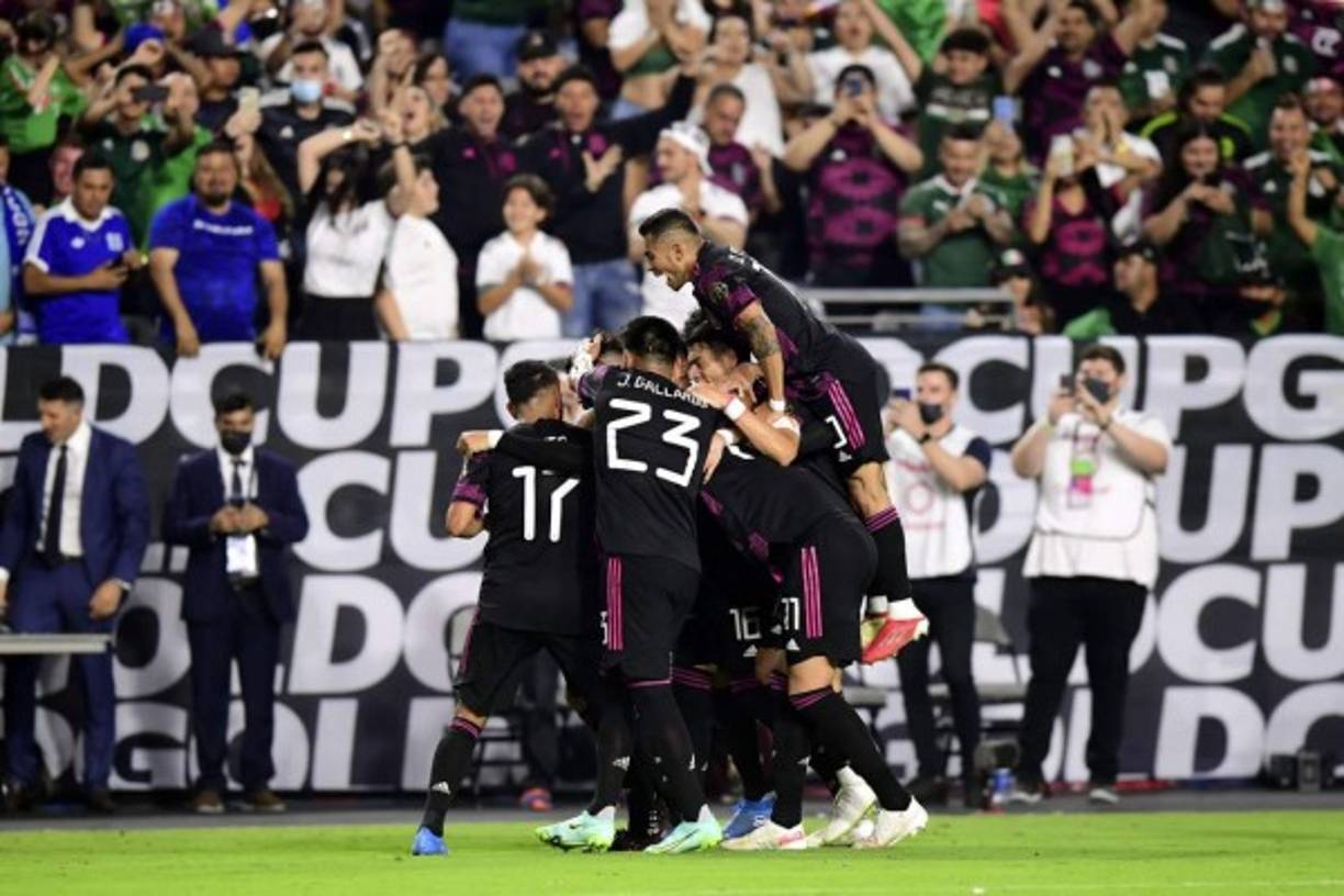 La celebración de los jugadores de México tras clasificar a semifinales de la Copa Oro 2021.