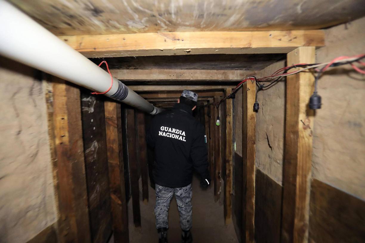 El túnel se encontraba oculto dentro de un sistema de alcantarillado natural, lo que complicó su detección inicial. La estructura subterránea conecta Ciudad Juárez con El Paso, Texas, un corredor estratégico en la frontera norte de México.