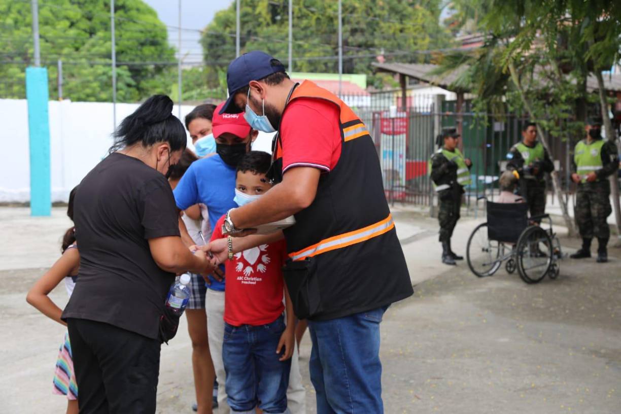 Debido las lluvias que han azotado la región norte de Honduras, diversas zonas de Choloma han sufrido fuertes inundaciones por la crecida del río Chamelecón, que surca la parte baja del municipio en mención. 