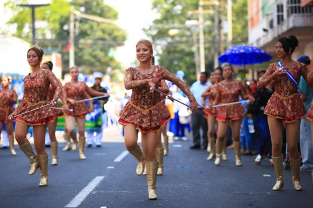 Las palillonas se robaron las miradas de los sampedranos.
