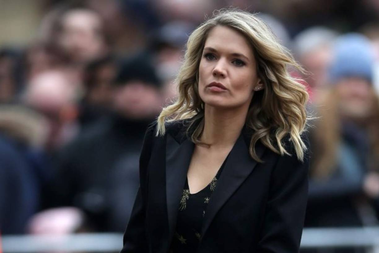 La presentadora de televisión Charlotte Hawkins presentó sus respetos a Hawking.