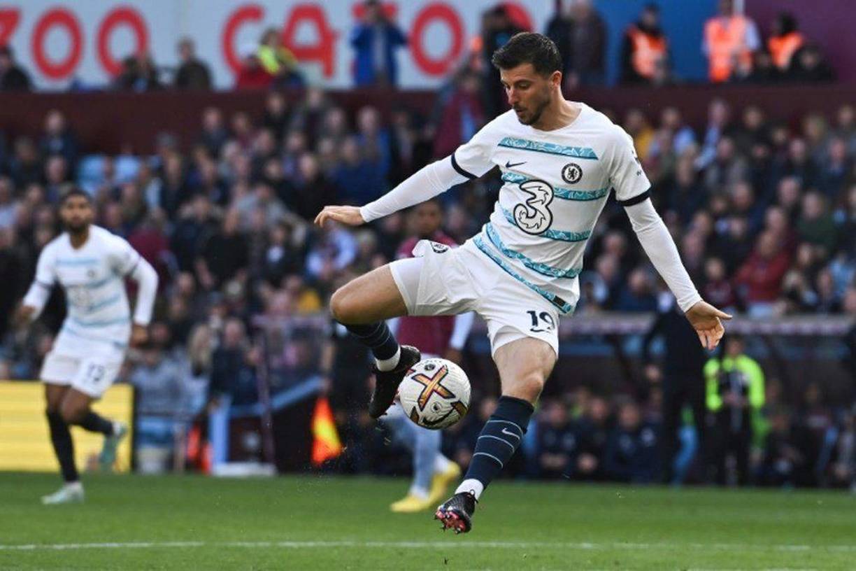 El Chelsea tiene como prioridad absoluta renovar al centrocampista inglés Mason Mount. Las conversaciones ya han empezado y por el momento ambas partes están de acuerdo en los términos propuestos, según informa el experto en fichajes Fabrizio Romano.