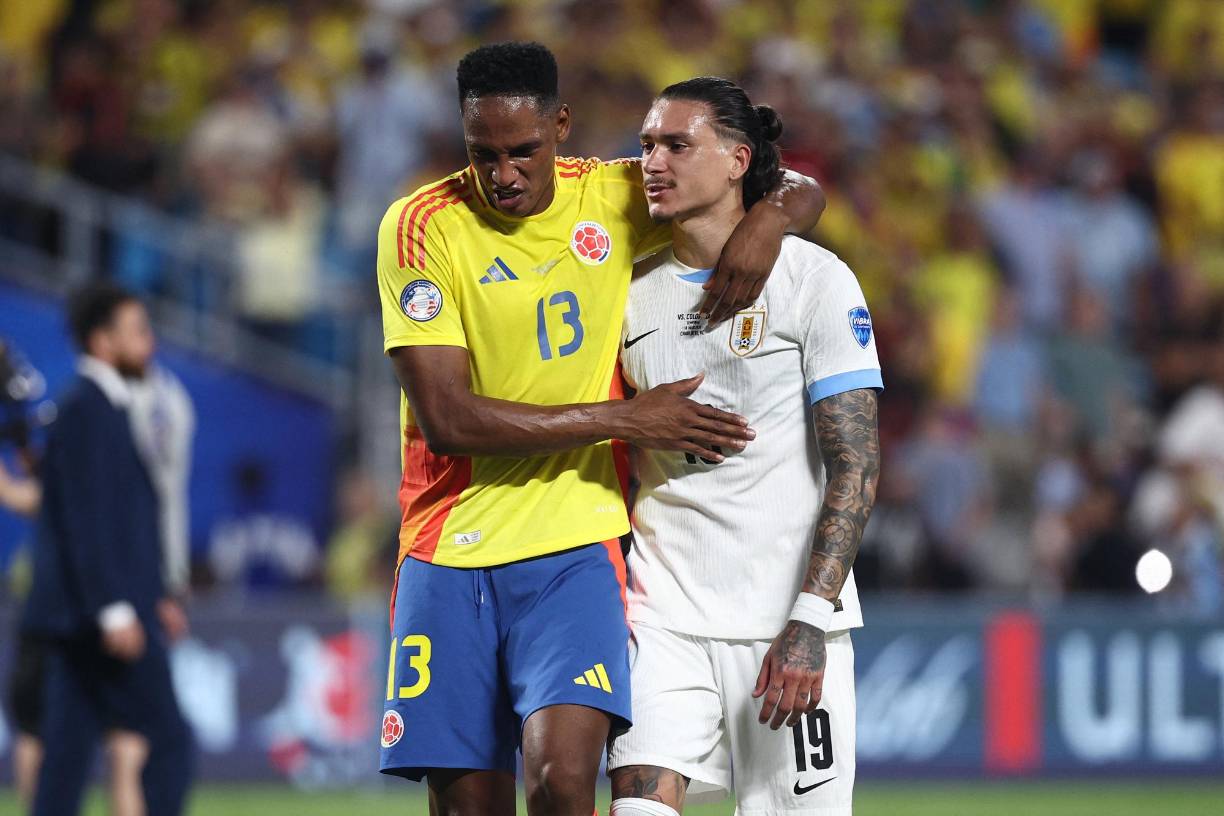 Lo hecho por Darwin Núñez puede llevar a una sanción histórica. Tras los bochornosos sucesos en las gradas se ha hablado de las sanciones que podrían recibir Núñez, Araujo y Giménez por parte la Conmebol, que hasta el momento no se ha pronunciado al respecto. Solo ha repudiado los hechos sucedidos y ratificó su postura en contra de cualquier tipo de violencia.