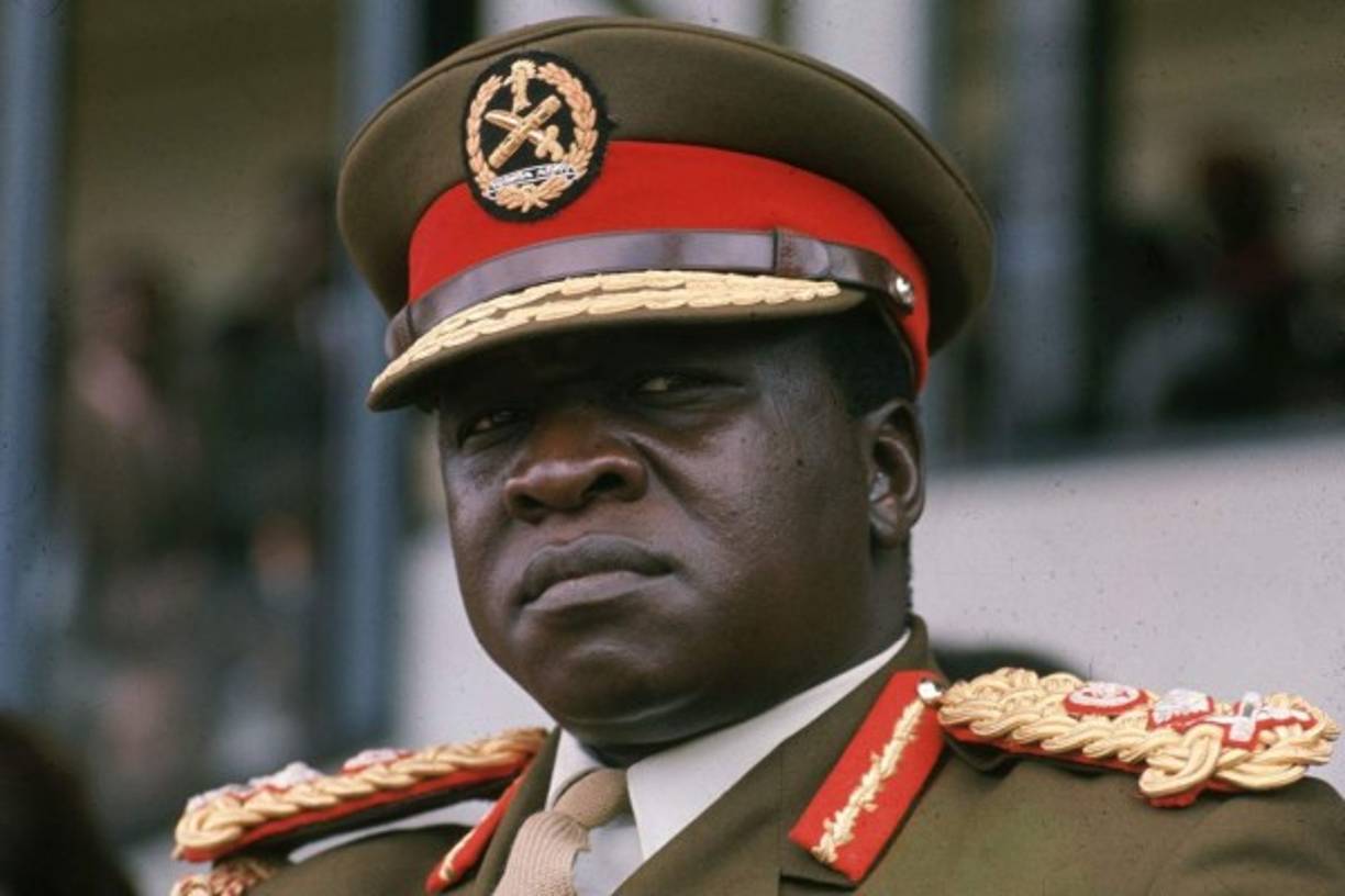Idi Amin Dada - Uganda<br/><br/>Nació en Kampala en 1925 y murió en Arabia Saudita en agosto de 2003.<br/><br/>fue un dictador militar y el tercer presidente de Uganda desde 1971 a 1979. Ascendió al rango de general en el ejército ugandés poscolonial y se convirtió en su jefe antes de tomar el poder en el golpe de estado de enero de 1971. <br/><br/>El gobierno de Amin se caracterizó por el abuso flagrante de los derechos humanos, la represión política, la persecución étnica, los asesinatos extrajudiciales, el nepotismo, la corrupción y la mala gestión económica. <br/><br/>El número de víctimas de su régimen oscila entre 100 0001 y 500 000, de acuerdo con estimaciones de observadores internacionales y grupos de derechos humanos.