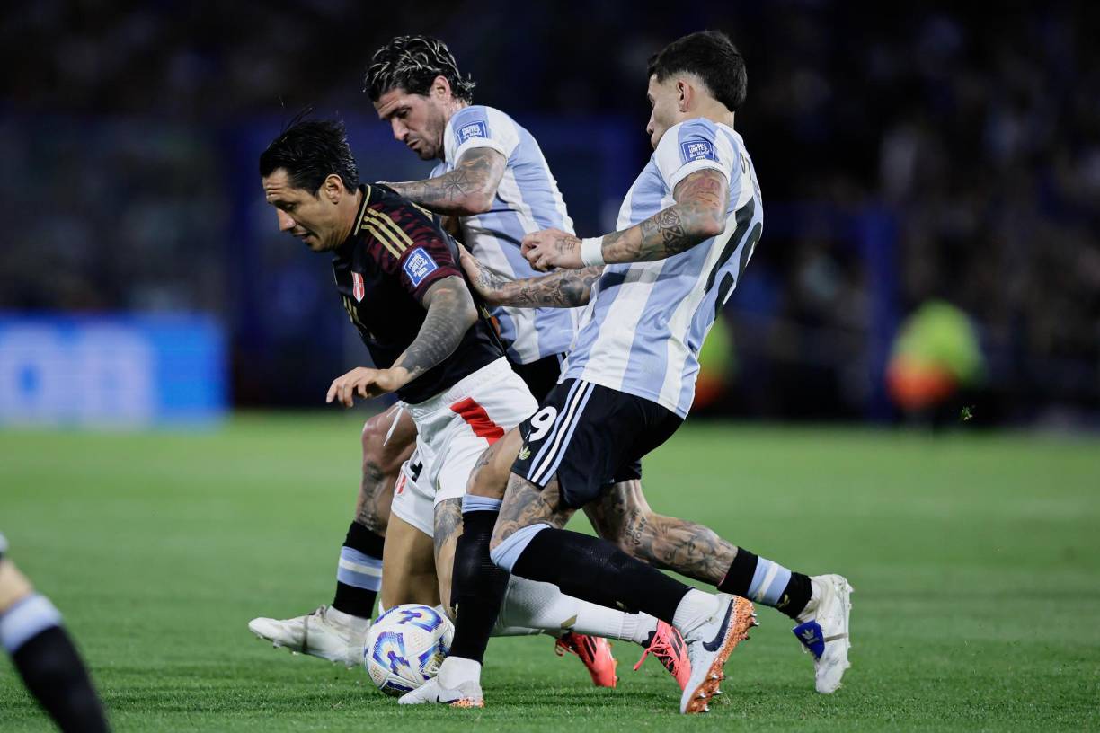 Messi se queda sin técnico, pirueta de Lautaro y curiosa camisa de Argentina