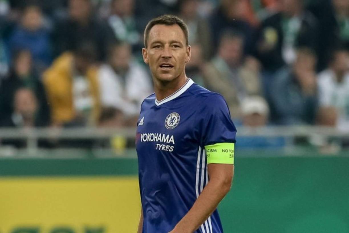 El equipo chino Guangzhou Evergrande estaría tentando al emblemático futbolista del Chelsea, John Terry, con un contrato de ocho millones de libras esterlinas por temporada, de acuerdo a informes del diario británico Daily Mail. El jugador de 35 años ya funge como embajador del equipo chino, y su actual contrato con el Chelsea vence el próximo verano.