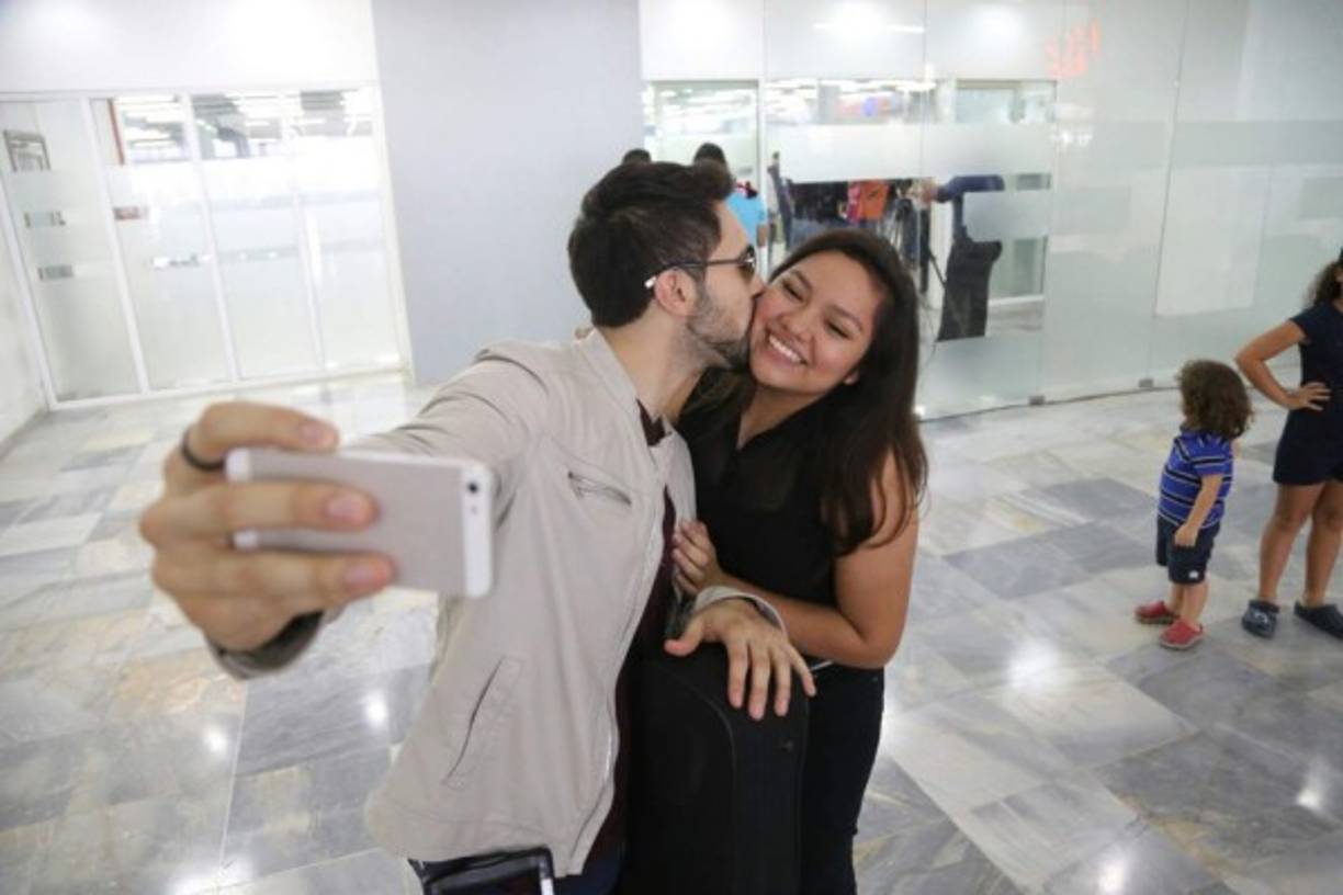 Muchas fans aprovecharon para sacarse una selfie con el actor Isaac Reyes.