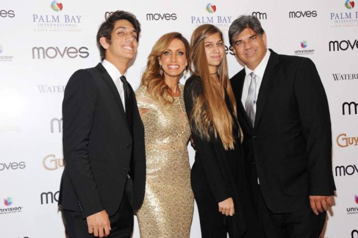 Al siguiente, Lili llegó a su oficina en Univision y su jefa le dijo que el paparazzi les había ofrecido las fotos, pero que decidieron no comprarlas. “Me dijo que ellos sabían de la existencia de las [imágenes] diez días [antes de que Lorenzo] me lo dijera”, señaló entre lágrimas la presentadora.