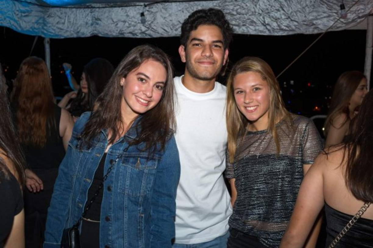 Nayat Yacamán, Emiliano Garza y Kelly Thompson.